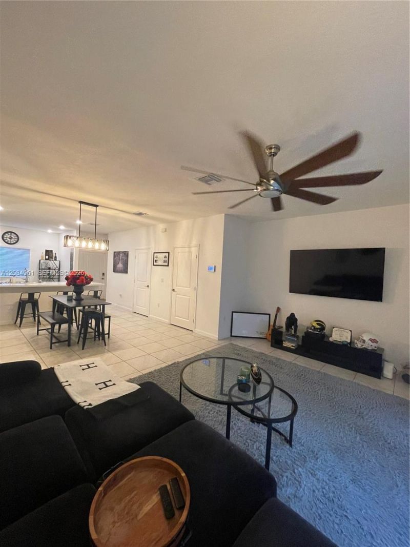 2823 NW 181st St, Miami Gardens, FL 33056 Photo