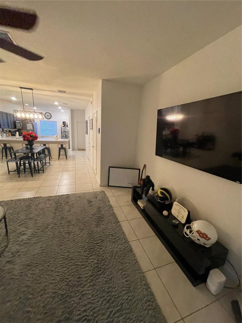 2823 NW 181st St, Miami Gardens, FL 33056 Photo