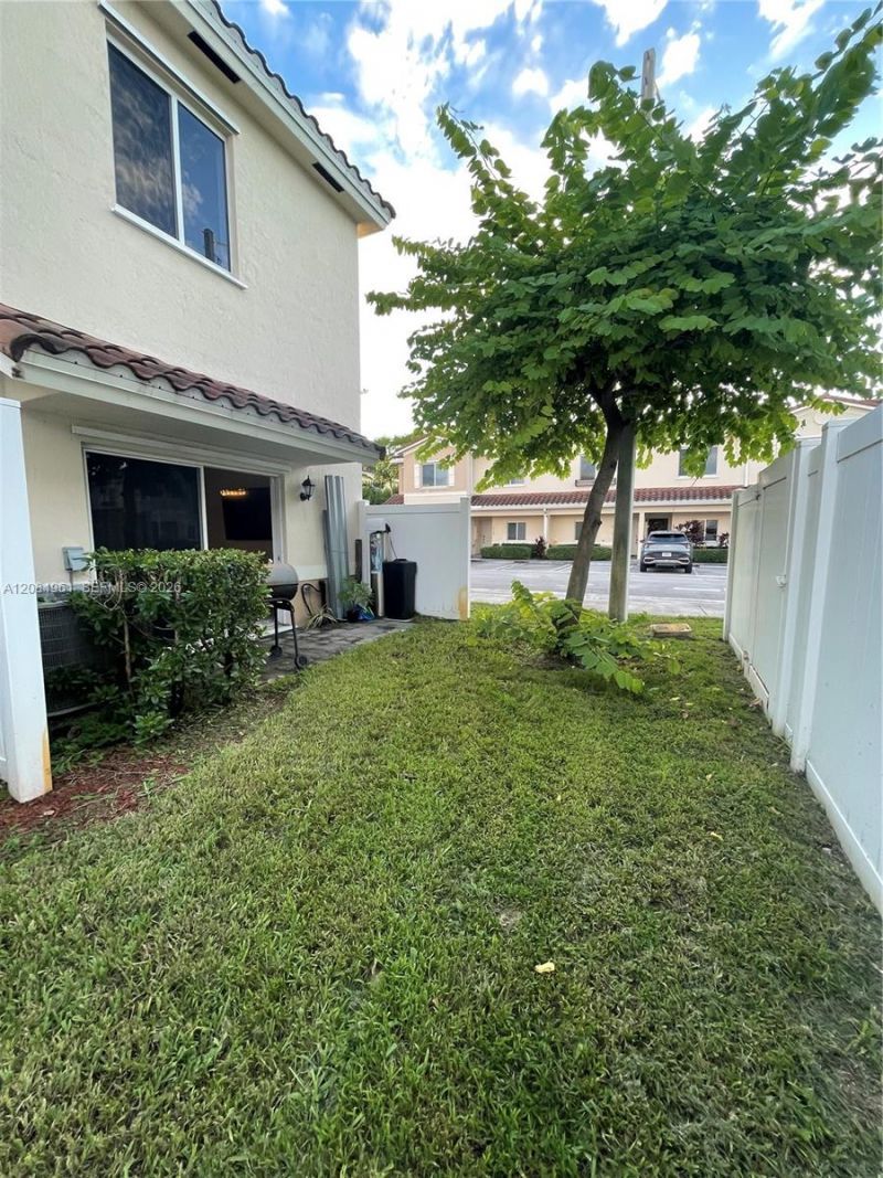 2823 NW 181st St, Miami Gardens, FL 33056 Photo
