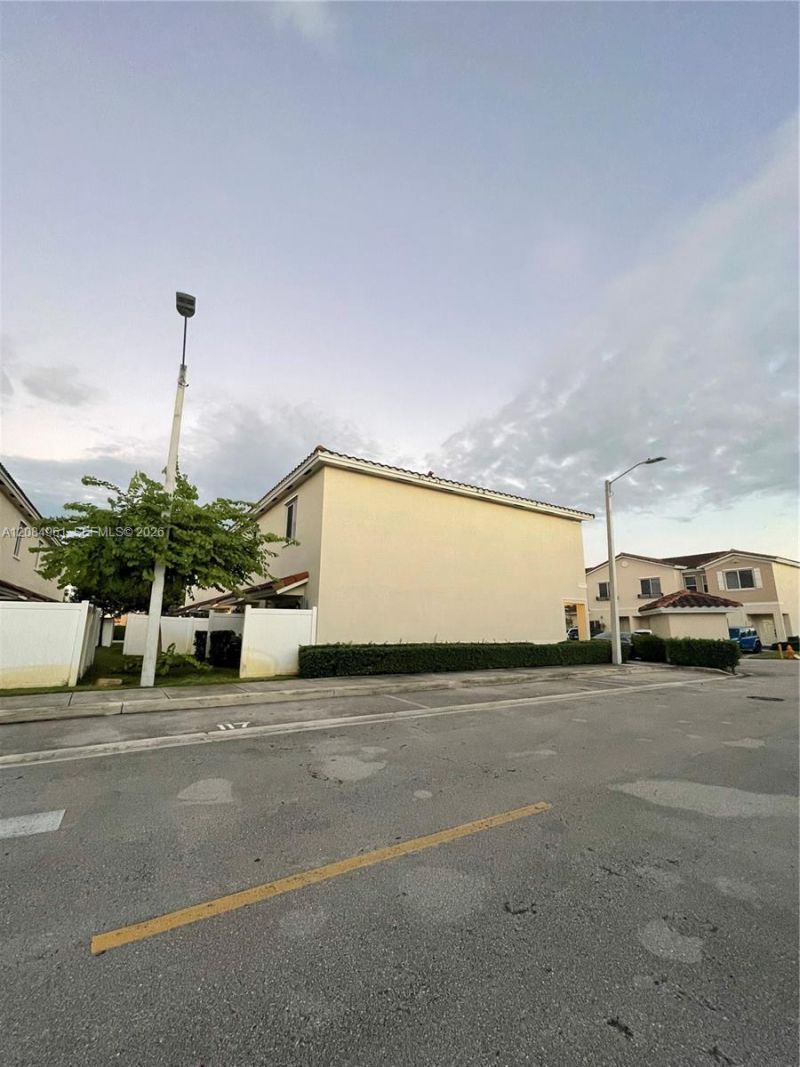 2823 NW 181st St, Miami Gardens, FL 33056 Photo