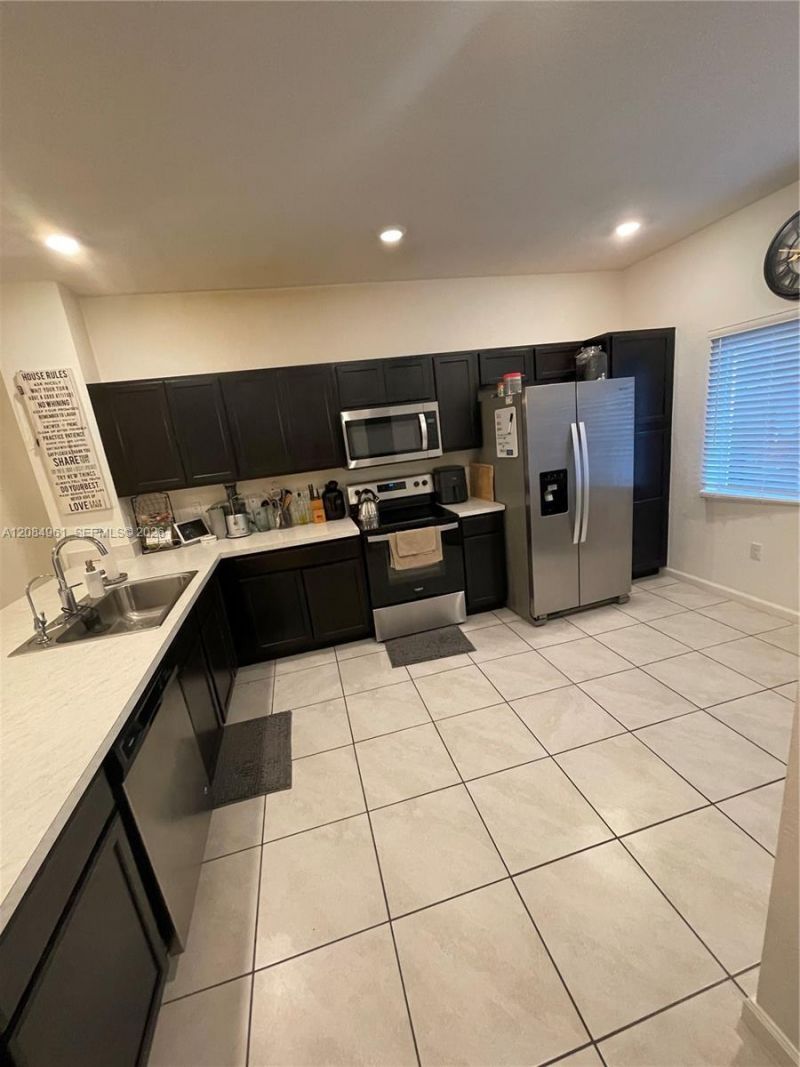 2823 NW 181st St, Miami Gardens, FL 33056 Photo