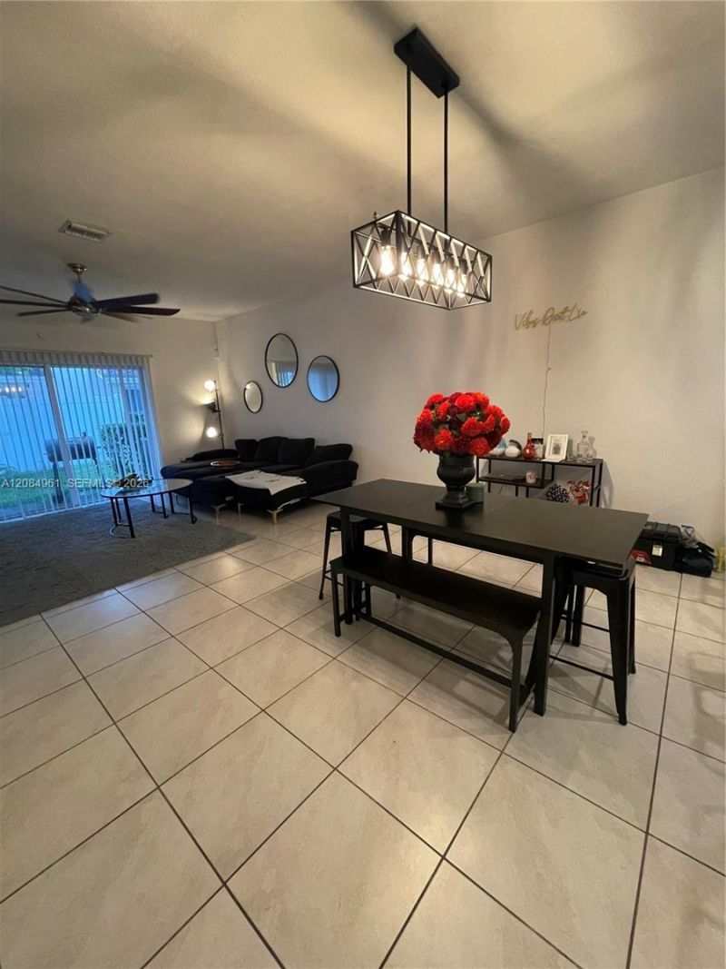 2823 NW 181st St, Miami Gardens, FL 33056 Photo