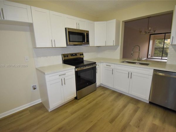 8592 W Sunrise Blvd , Unit 303, Plantation, FL 33322
