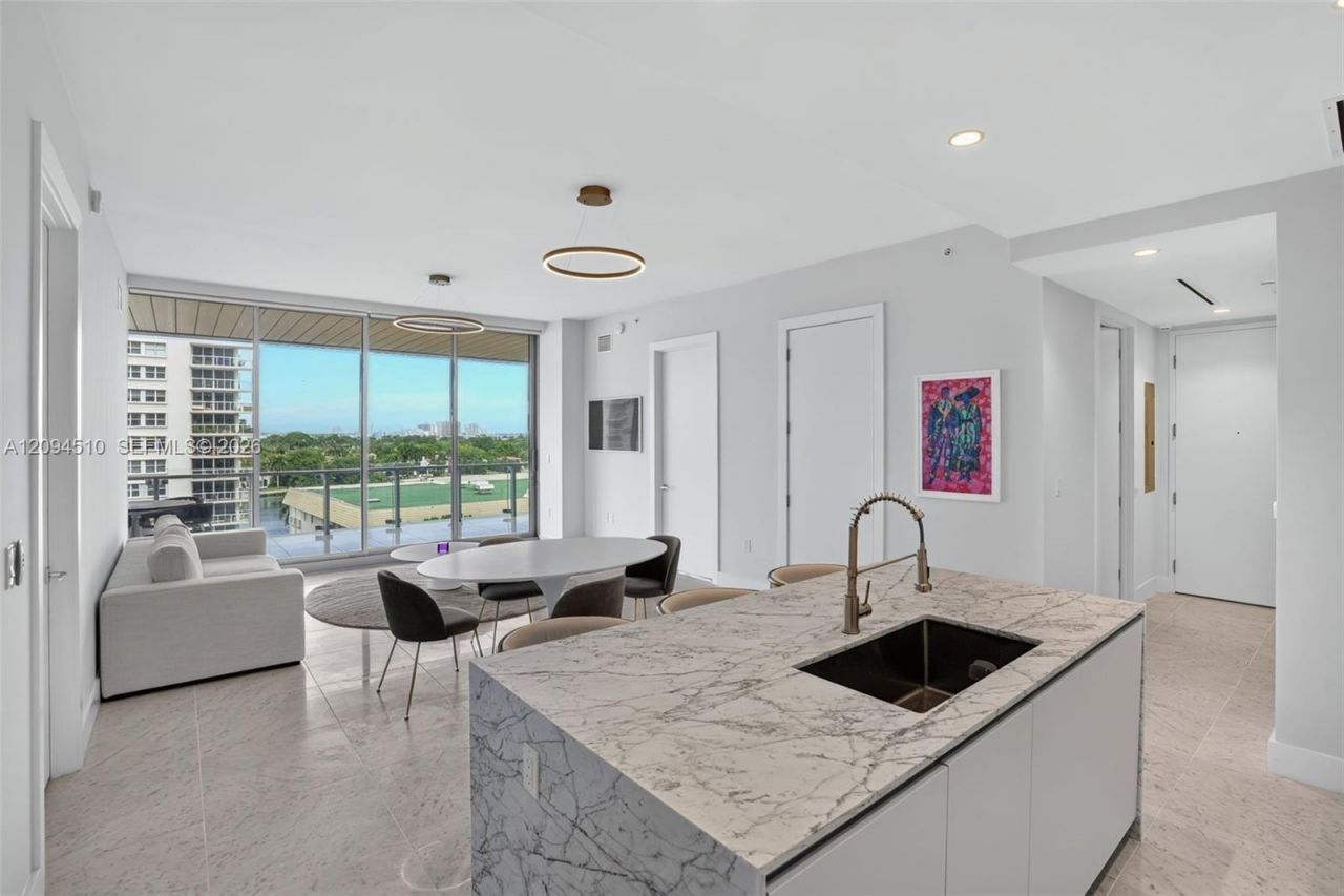 5775 Collins Ave, Unit 705, Miami Beach, FL 33140 Photo