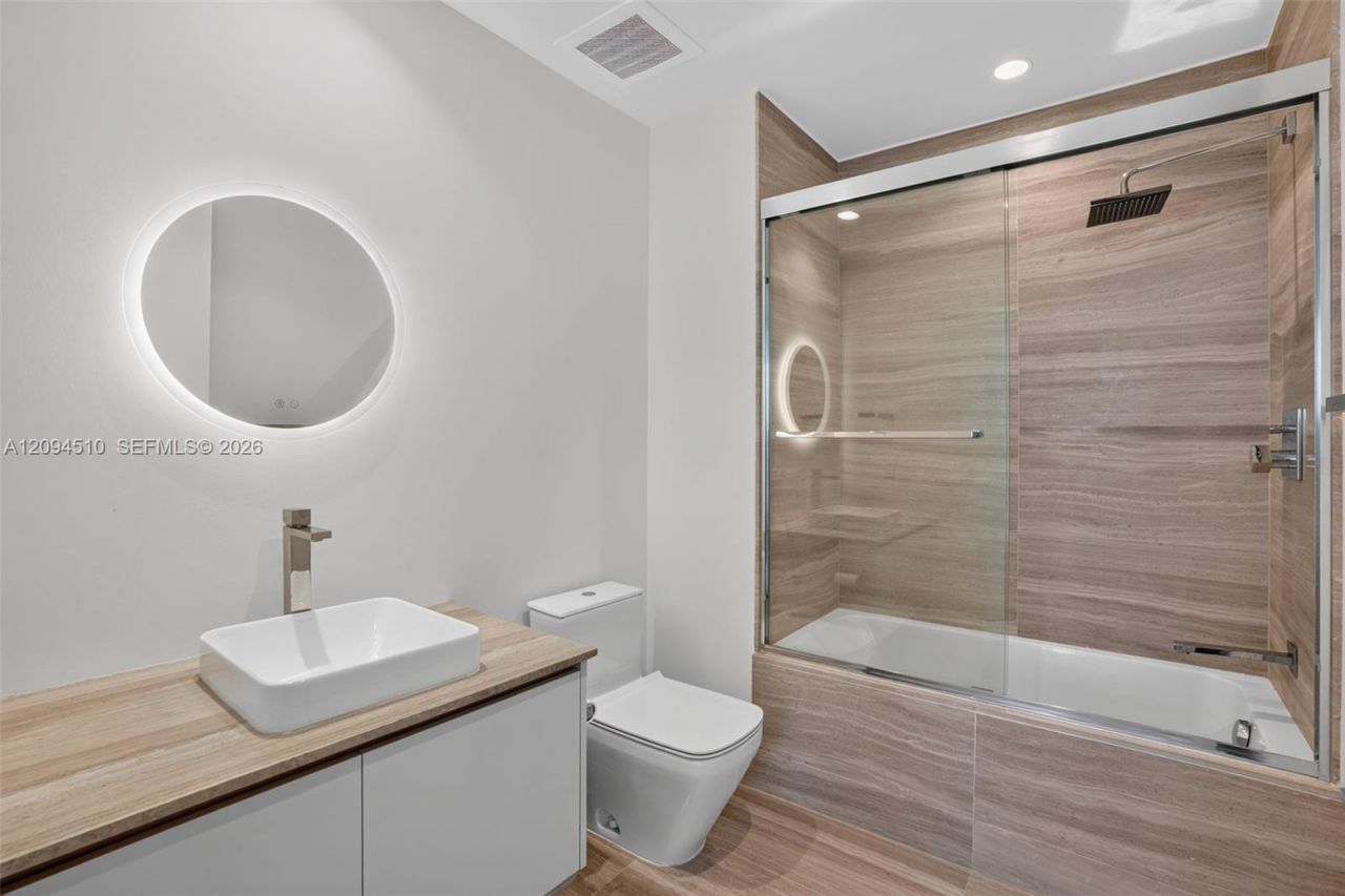 5775 Collins Ave, Unit 705, Miami Beach, FL 33140 Photo