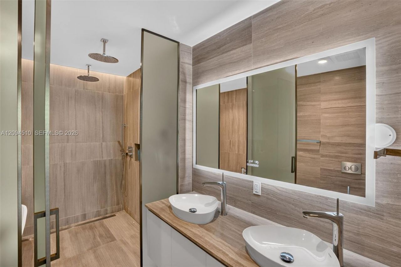 5775 Collins Ave, Unit 705, Miami Beach, FL 33140 Photo