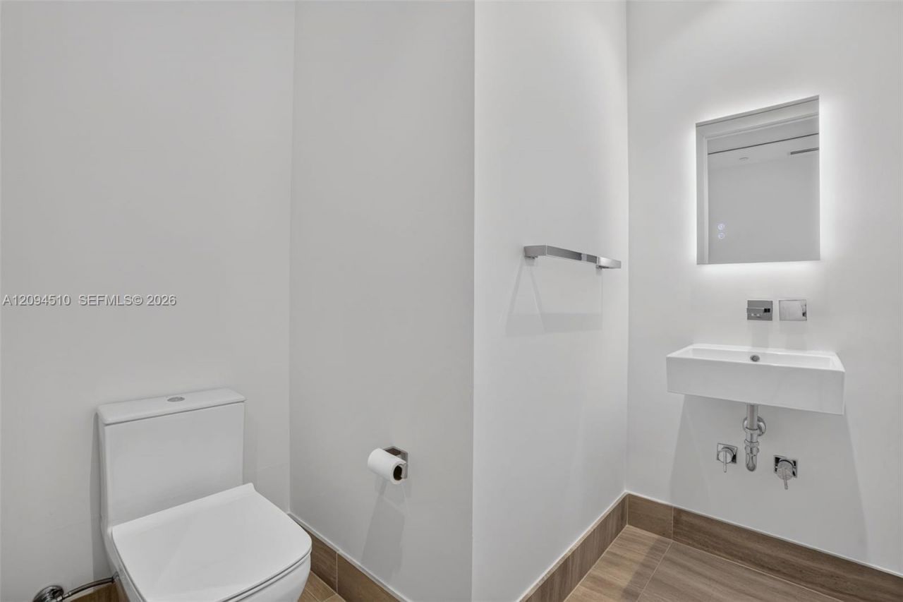 5775 Collins Ave, Unit 705, Miami Beach, FL 33140 Photo