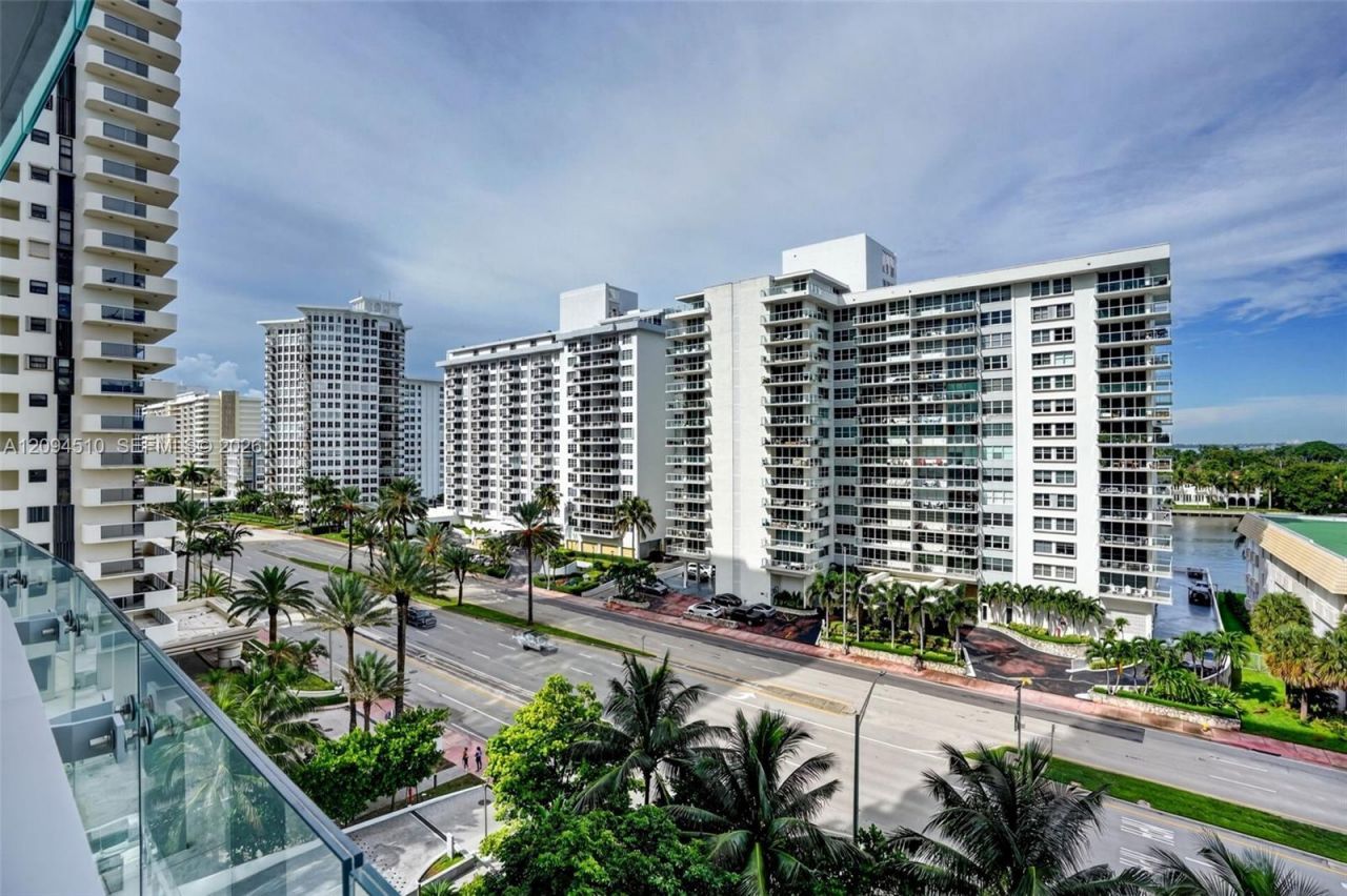 5775 Collins Ave, Unit 705, Miami Beach, FL 33140 Photo