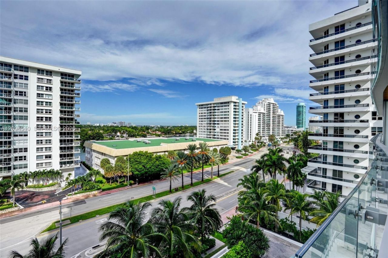 5775 Collins Ave, Unit 705, Miami Beach, FL 33140 Photo