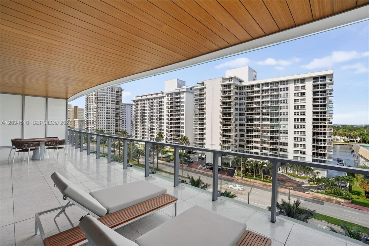 5775 Collins Ave, Unit 705, Miami Beach, FL 33140 Photo