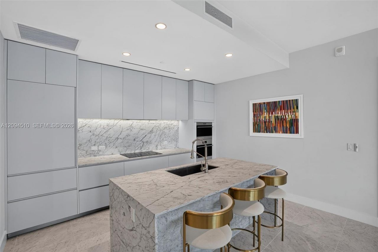 5775 Collins Ave, Unit 705, Miami Beach, FL 33140 Photo