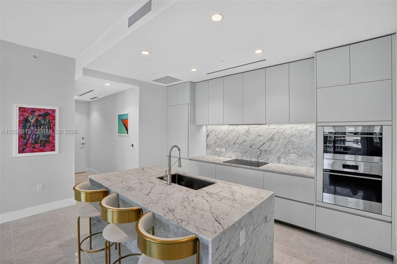 5775 Collins Ave, Unit 705, Miami Beach, FL 33140 Photo