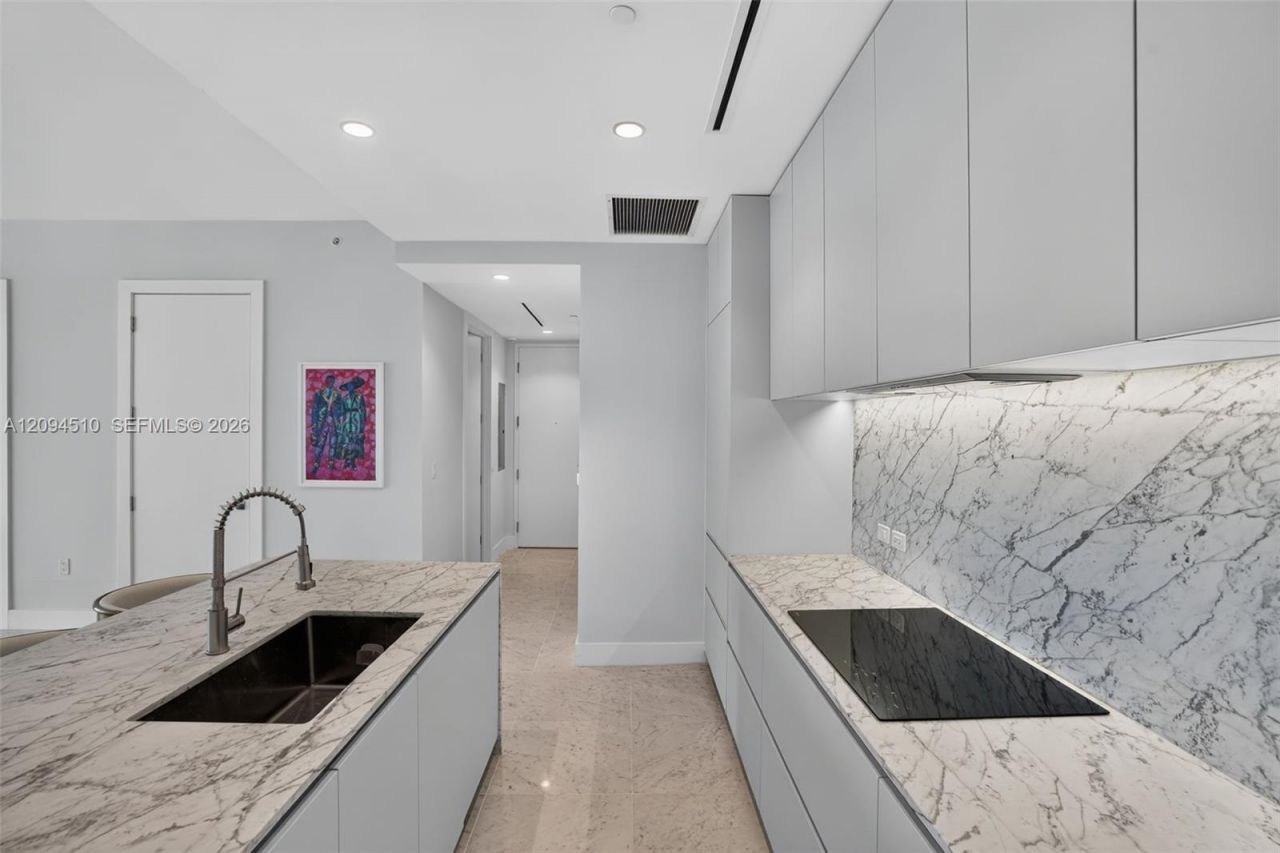 5775 Collins Ave, Unit 705, Miami Beach, FL 33140 Photo