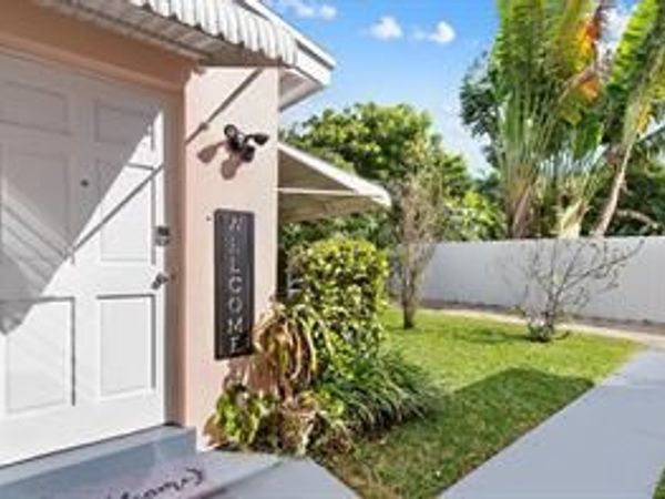 811 SW 26th Court, Unit B, Fort Lauderdale, FL 33315