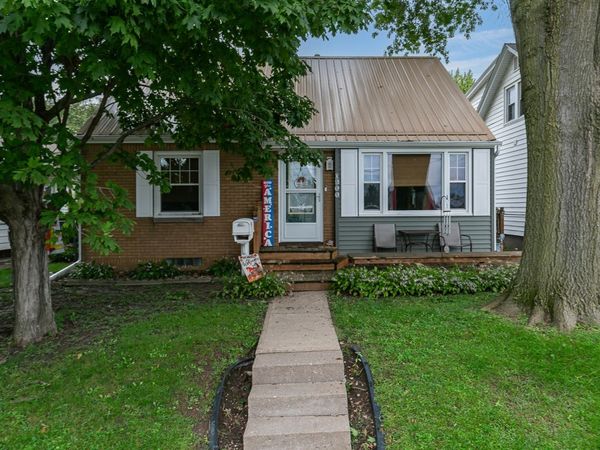 1900 29th Street , Moline, IL 61265