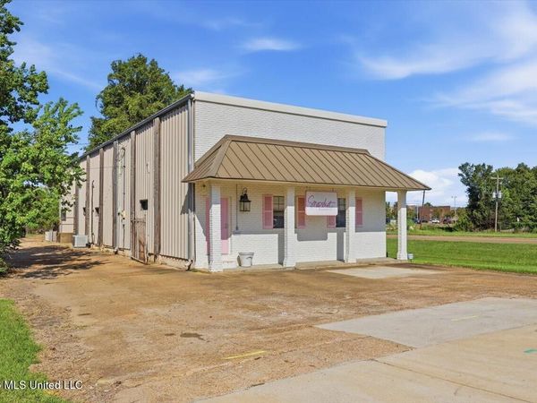 1013 N Flowood Drive, Flowood, MS 39232