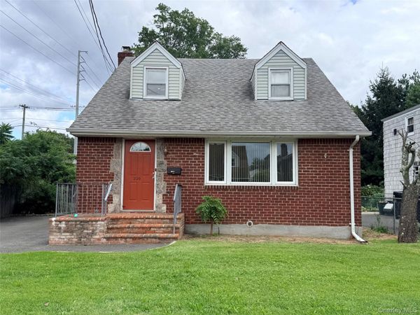 220 Manhattan Avenue, Unit 1, Westbury, NY 11590