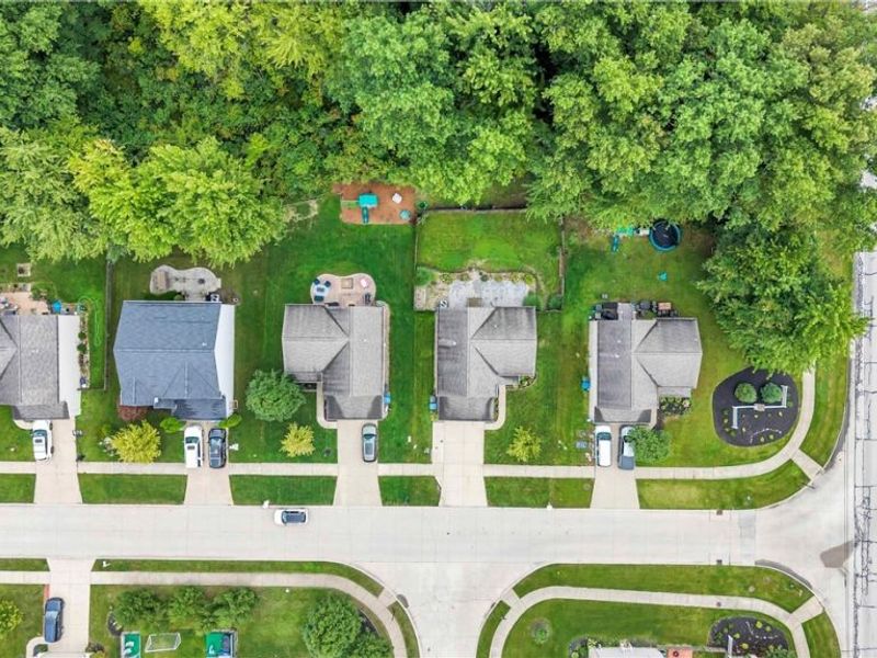 9812 Seton Drive, Olmsted Township, OH 44138 Photo 12