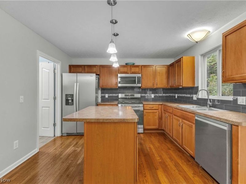 9812 Seton Drive, Olmsted Township, OH 44138 Photo 16