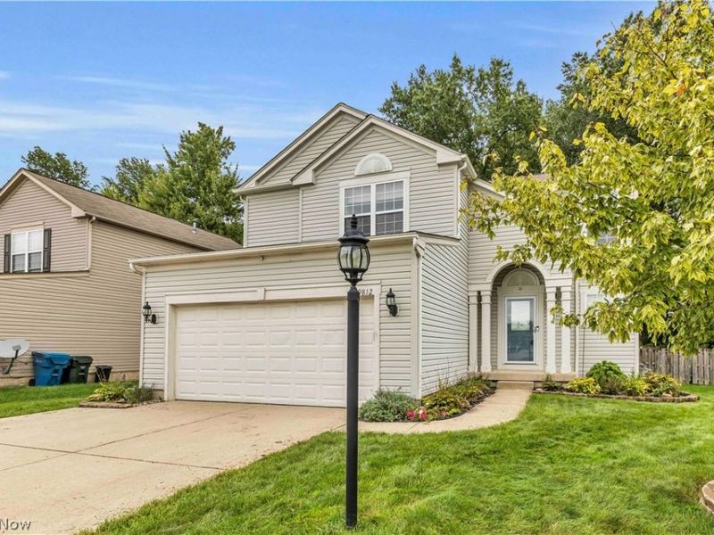 9812 Seton Drive, Olmsted Township, OH 44138 Photo 2