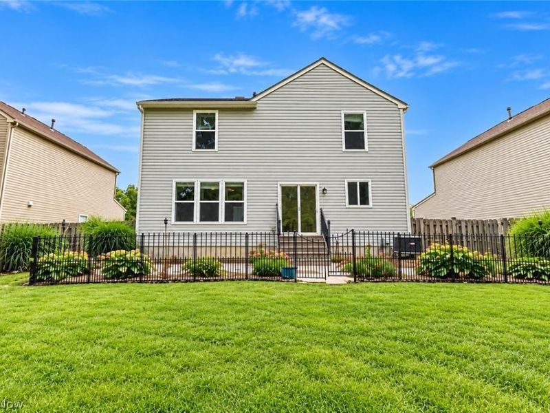 9812 Seton Drive, Olmsted Township, OH 44138 Photo 3