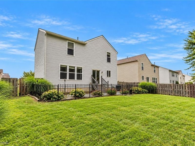 9812 Seton Drive, Olmsted Township, OH 44138 Photo 4