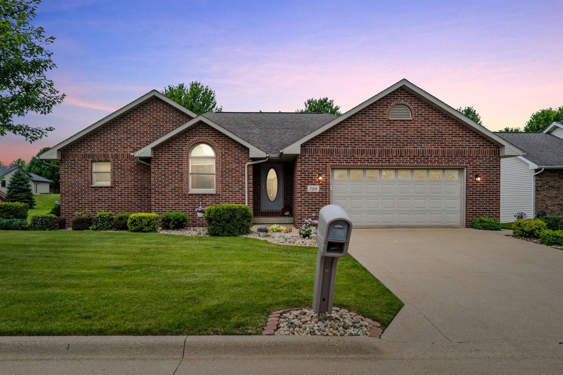 729 Walnut Ridge, Peosta, IA 52068 Main Photo