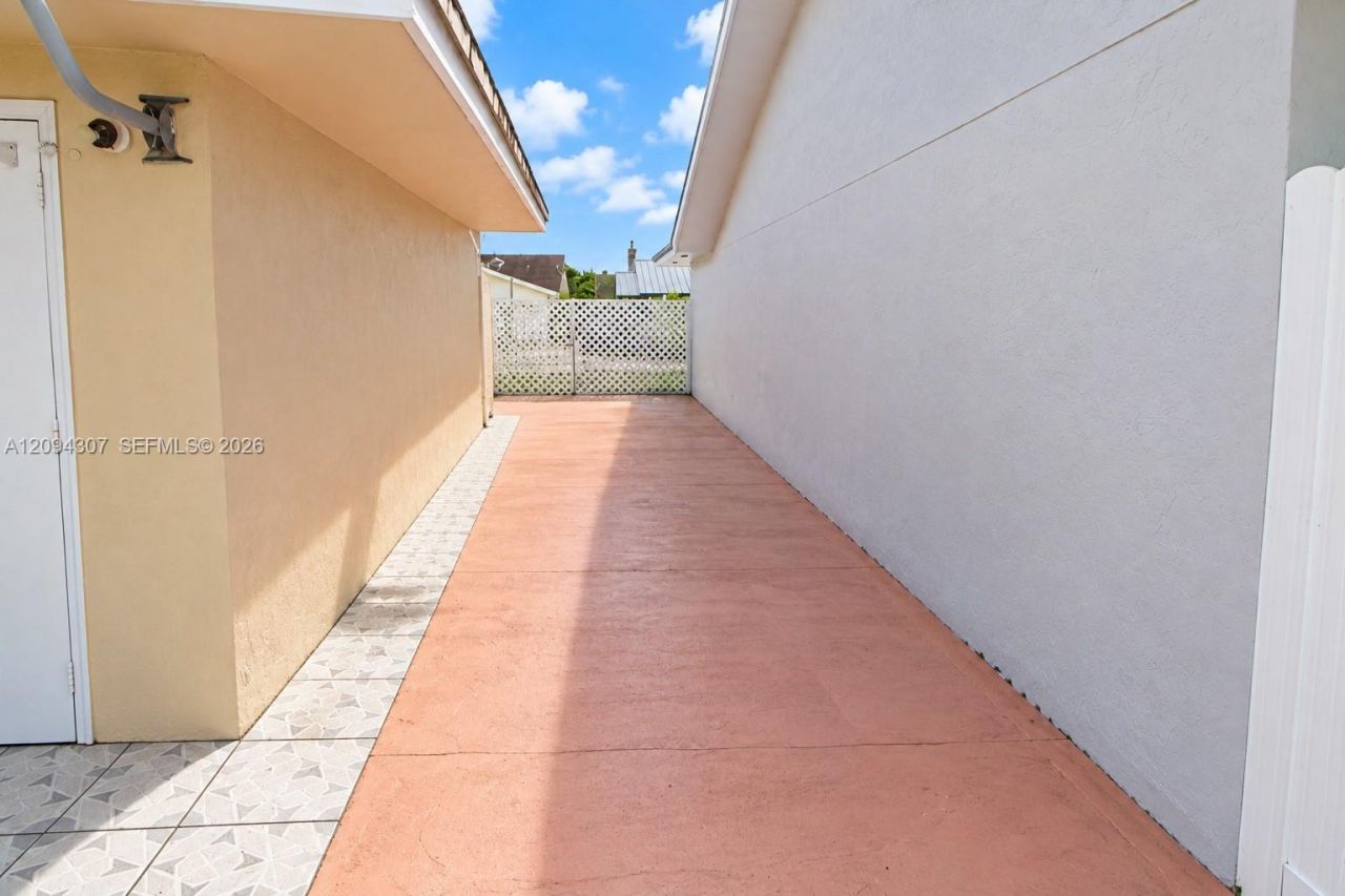 2421 SW 142nd Pl , Miami, FL 33175 Photo