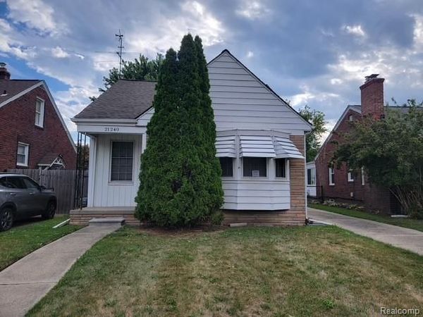 21240 Redmond Avenue , Eastpointe, Mi 48021