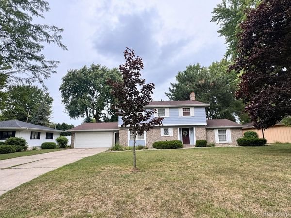 4710 Village Drive, Saginaw Township, Mi 48638