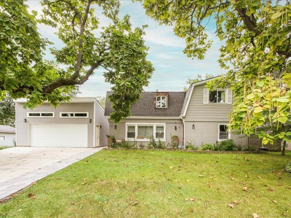 63 Fairway Road , Lake Zurich, IL 60047