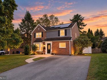 1638 SURREY LANE, HAVERTOWN, PA 19083