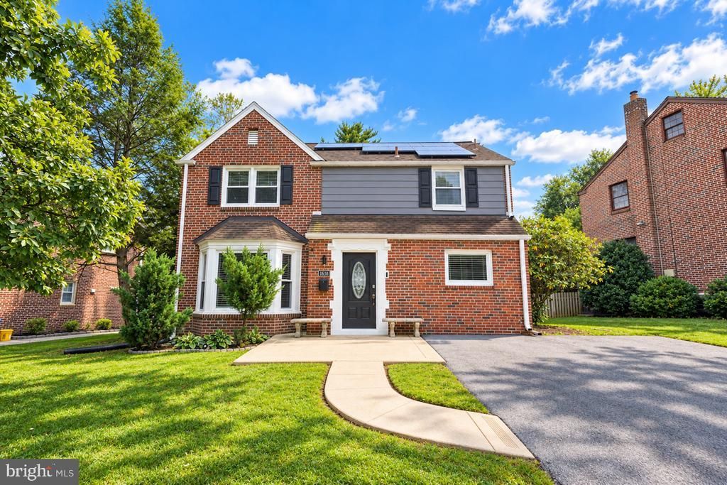 1638 SURREY LANE, HAVERTOWN, PA 19083