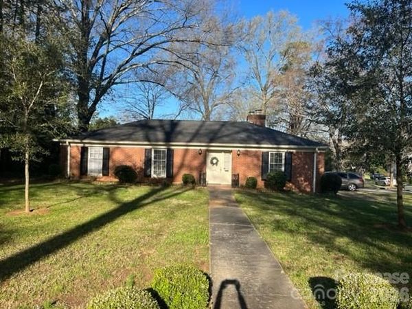 2600 Selwyn Avenue , Charlotte, NC 28209