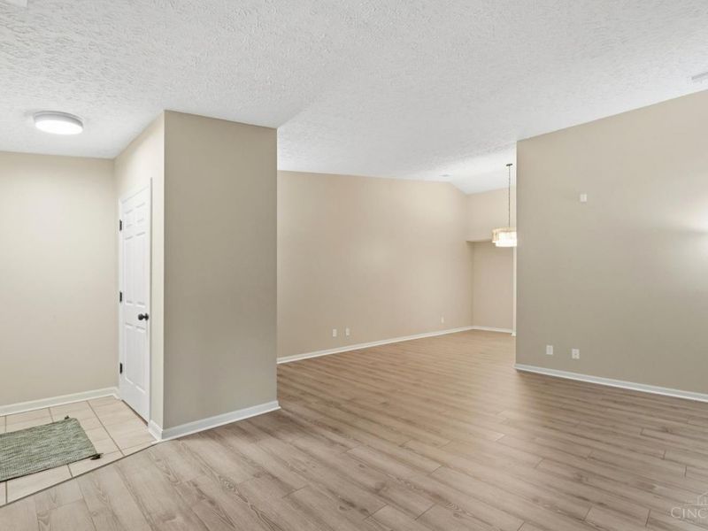 5323 North Bend Crossing, Green Township, OH 45247 Photo 6