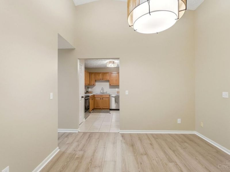 5323 North Bend Crossing, Green Township, OH 45247 Photo 9