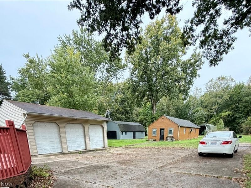 6956 Columbia Road, Olmsted Township, OH 44138 Photo 2