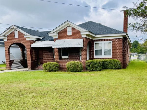 6 N Spring Street, Claxton, GA 30417