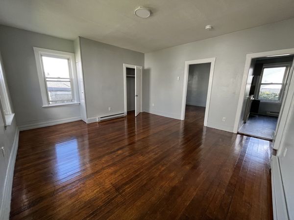 558 Plymouth Ave, Unit 1L, Fall River, MA 02721