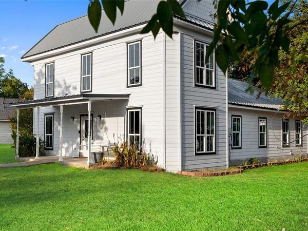 202 N Kickapoo Street , Lipan, TX 76462
