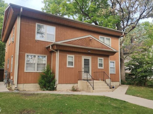 210-212 4th Street NE, Mason City, IA 50401
