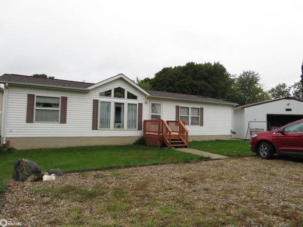 1909 Sandy Beach Rd, Clarion, IA 50525