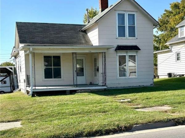 716 E 1st Street, Maryville, MO 64468