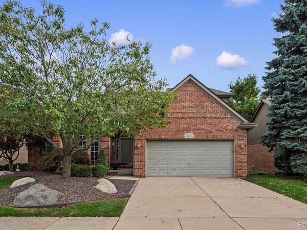57256 Warwick Drive, Washington Township, Mi 48094