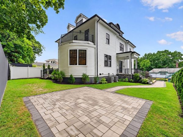261 Tappan St, Unit 1, Brookline, MA 02445