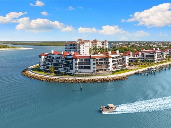 533 La Peninsula BLVD, Unit 533, NAPLES, FL 34113