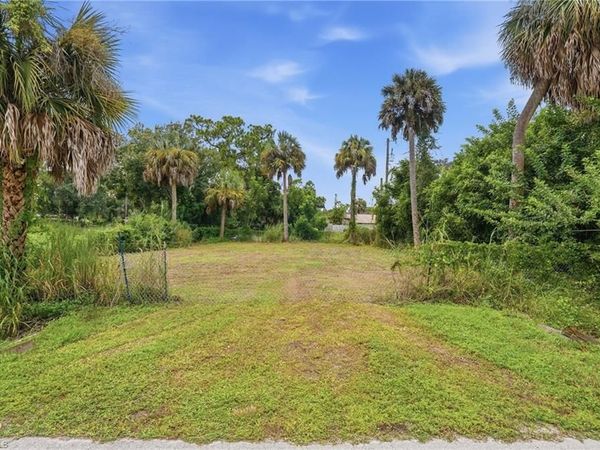 7680 Marx DR, NORTH FORT MYERS, FL 33917
