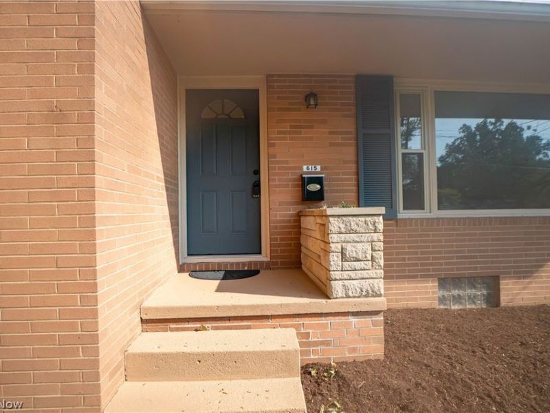 615 Summit Street SE, North Canton, OH 44720 Photo 3