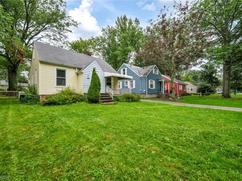 111 Forest Hill Drive, Avon Lake, OH 44012 Photo 3
