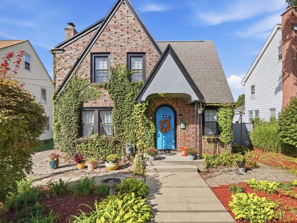 104 Wayne St, Springfield, MA 01118